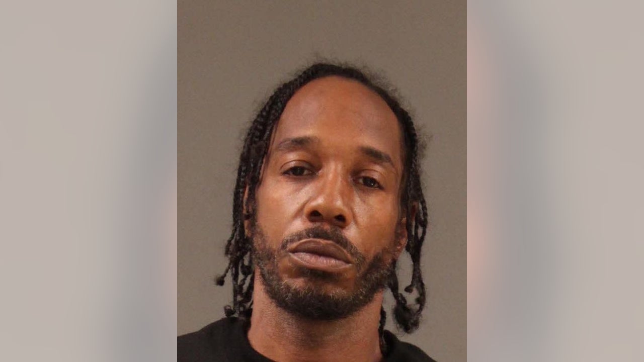 Man accused of fatally shooting 80-year-old mother in her Philadelphia home: police
