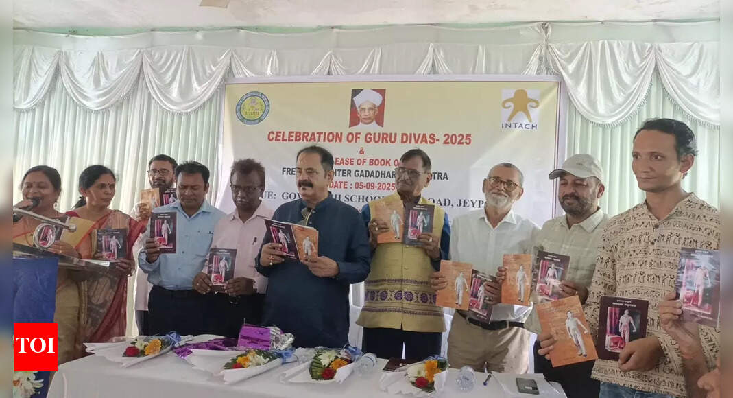 Book on freedom fighter and teacher Gadadhar Mahapatra unveiled in Jeypore | Bhubaneswar News