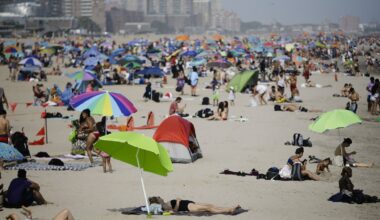 NYC beaches, outdoor pools close for season after Sunday — weather isn't looking great