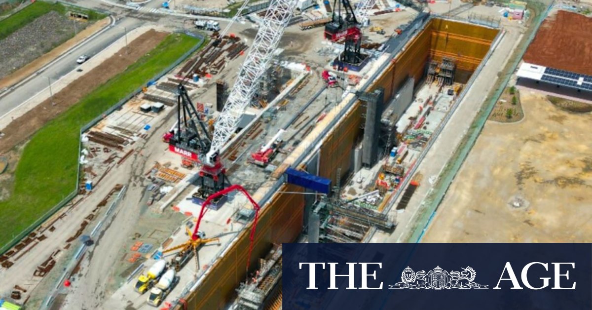 Major government contractor, NRL Bulldogs sponsor accused of intimidation campaign against CFMEU official
