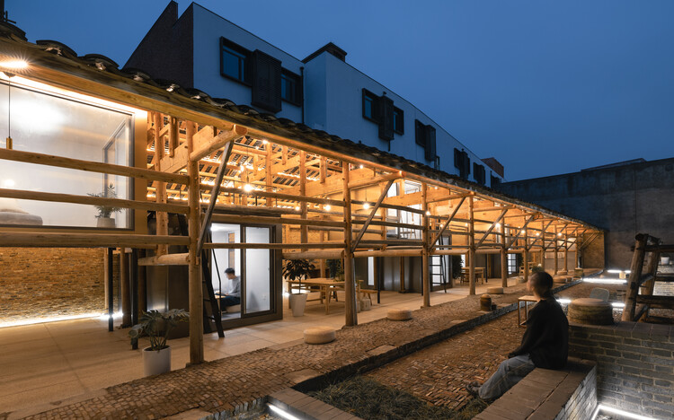 Porcelain Studios Plugin Revival  / People's Architecture Office + Liu Kecheng Design Studio - Exterior Photography, Wood, Beam