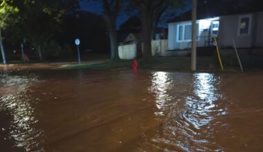 Watermain break from 145-year-old pipe turns east Hamilton neighbourhood into muddy river