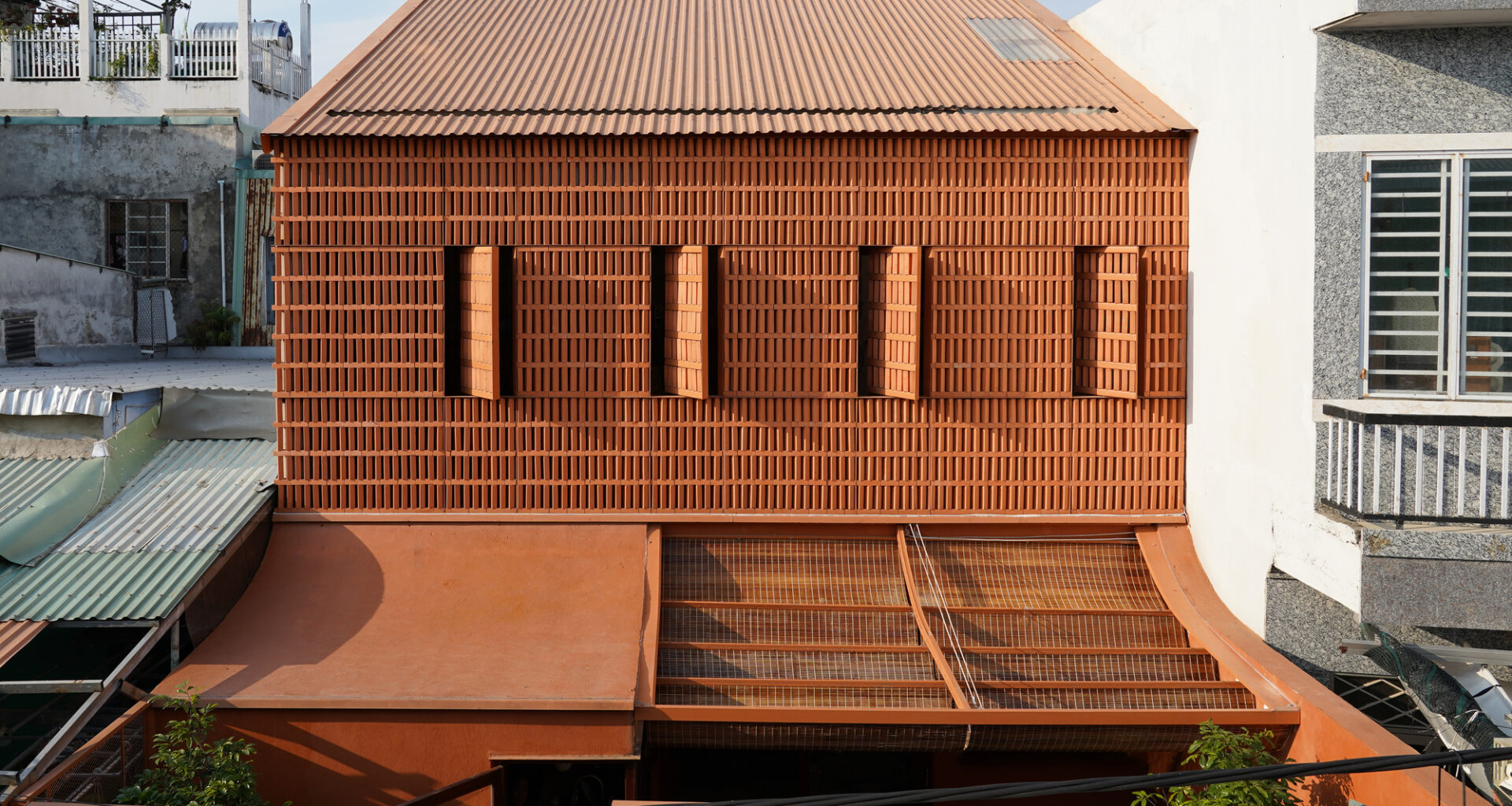 Terracotta Breath House / live out studio