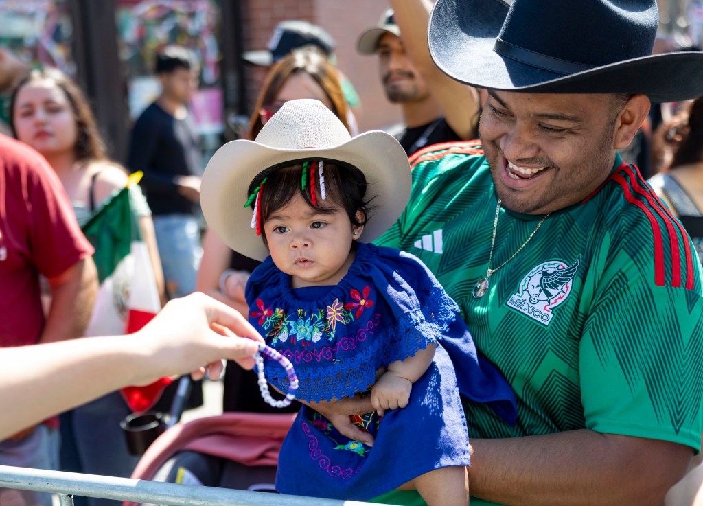 Chicago celebrates Mexican independence with Little Village parade