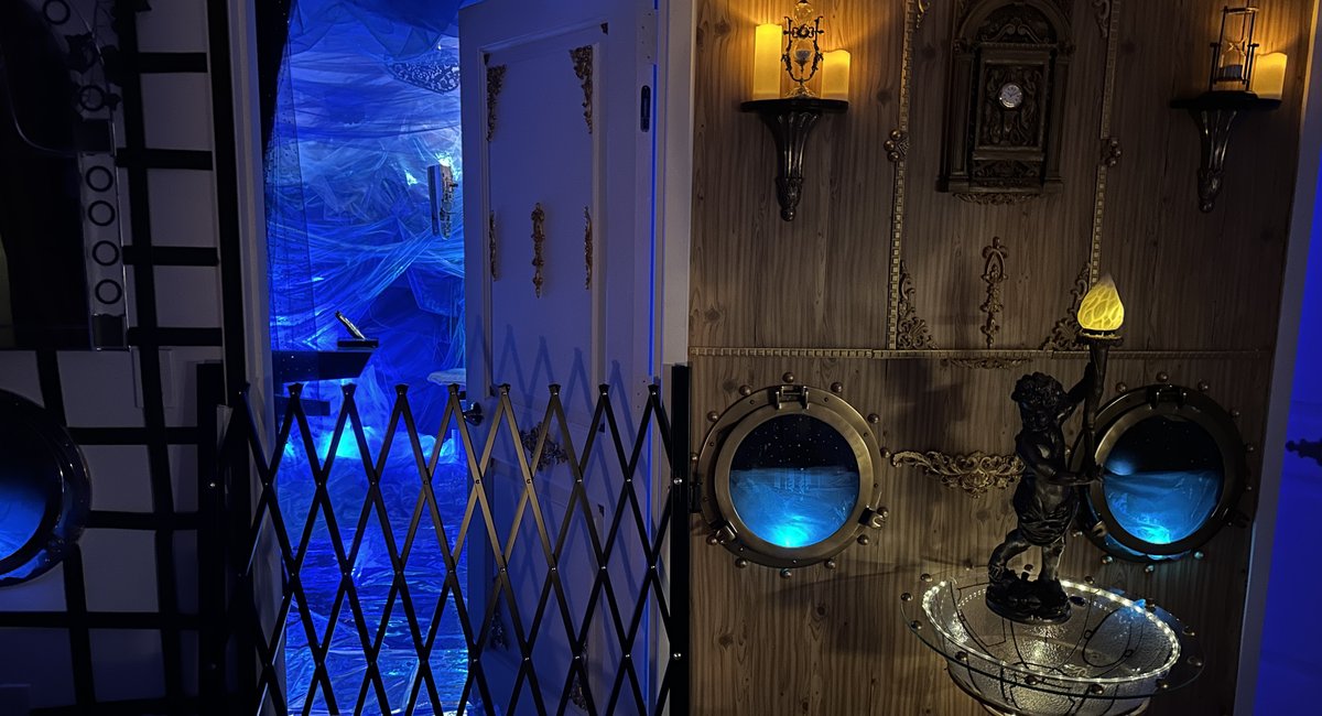 Iceberg! Model turns Manhattan apartment into Titanic with ‘insane amount of blue fabric’
