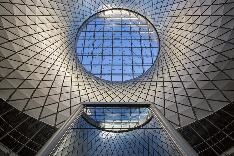 Nicholas Grimshaw, British High-Tech Architecture Pioneer and Founder of Grimshaw, Passes Away at 85 - Image 4 of 5