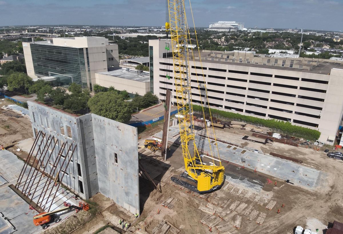 Skanska Builds 4-Story Project On Tight Site