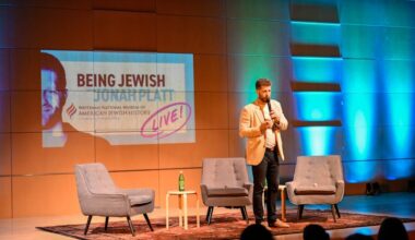 Penn alumnus Jonah Platt records 'Being Jewish' podcast episode live at the Weitzman Museum