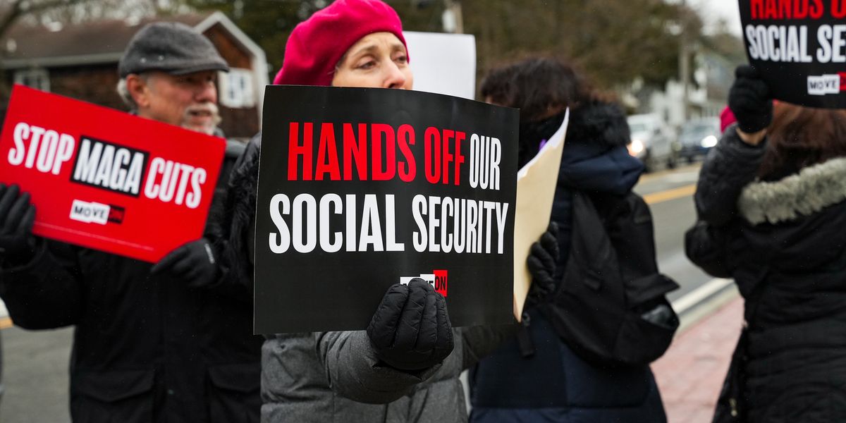 'Betrayal': Progressives Pounce as Trump Official Says Raising Retirement Age 'Being Considered'