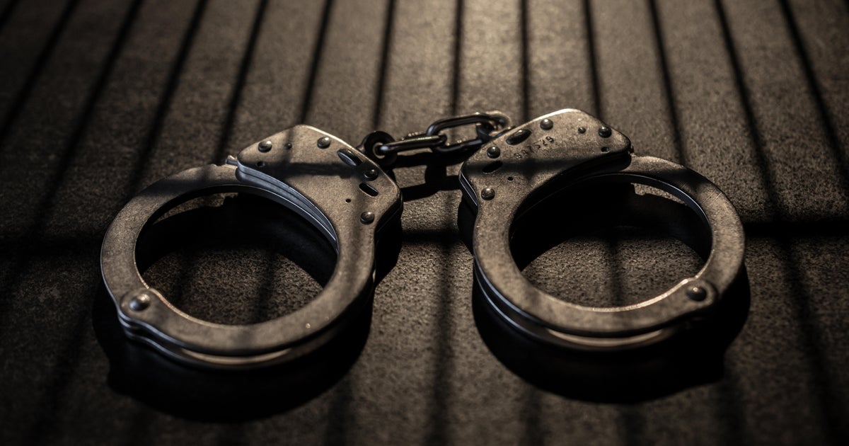 Chicago man charged in alleged stabbing of 2 people in North Lawndale neighborhood