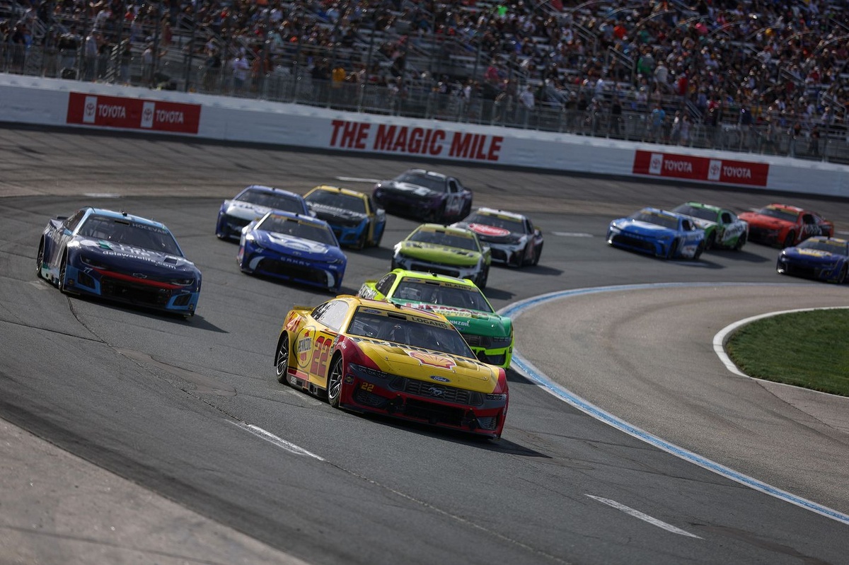 Denny Hamlin says Cup championship is likely deja vu for Penske at Phoenix