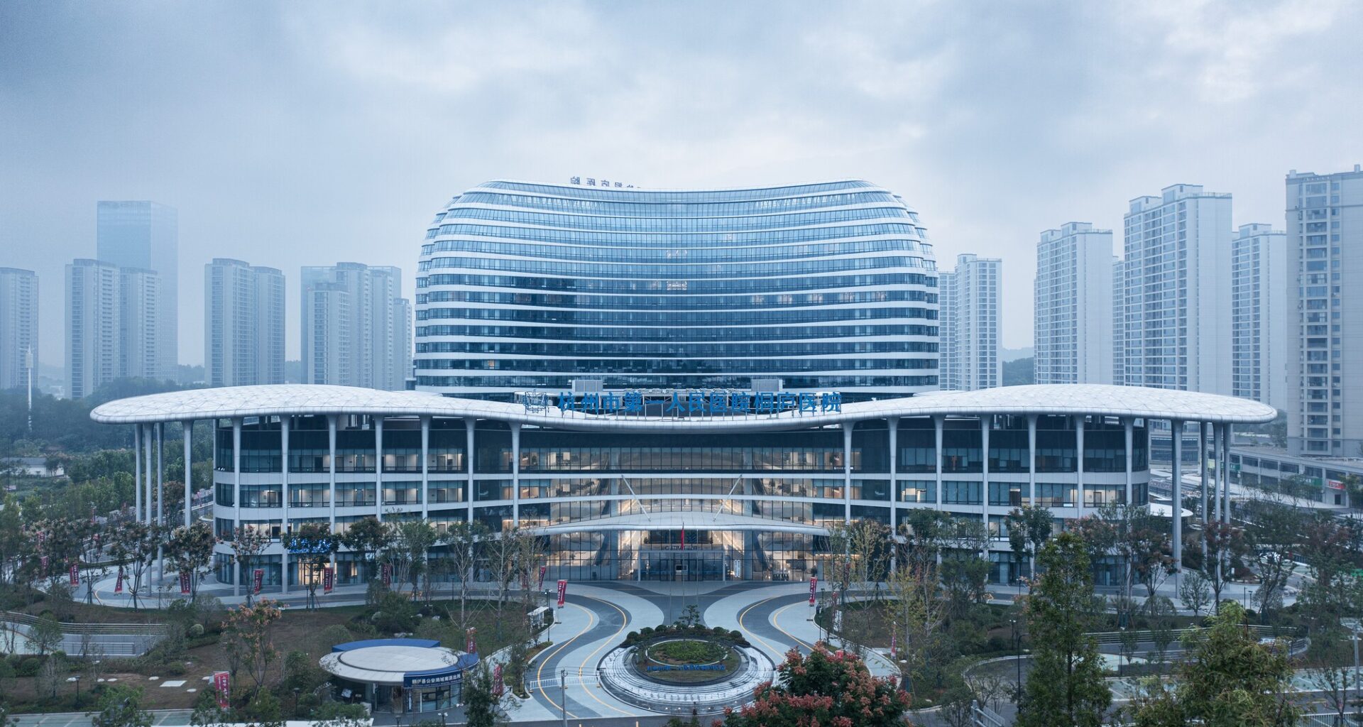 Hangzhou First People's Hospital Tonglu Branch / UAD