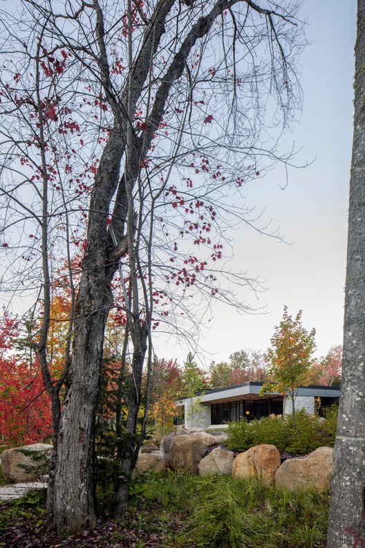 The House of la Baie de l’Ours / ACDF Architecture - Image 2 of 32