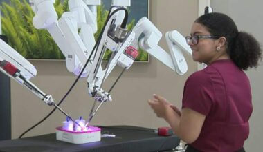 Aspiring San Antonio surgeons find inspiration from local robots
