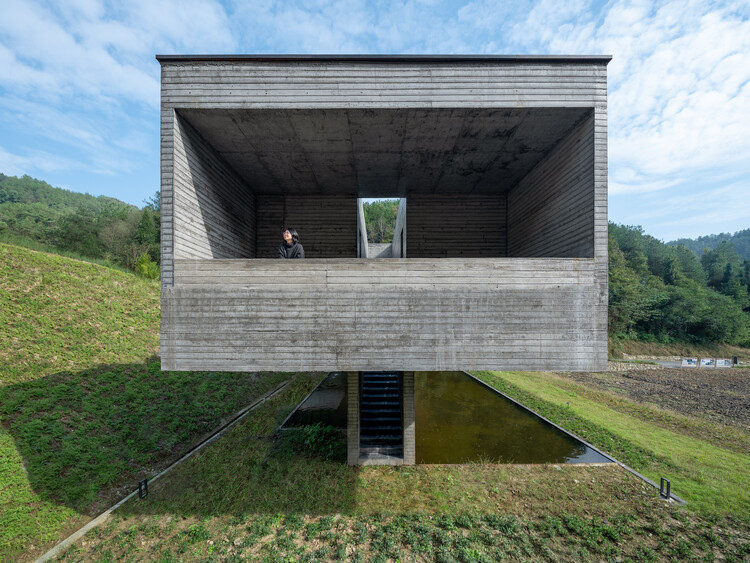 Wudang Mountain Visitor Center / Moguang Studio - Image 2 of 32