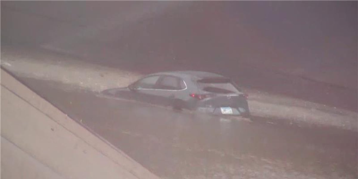 Flooded freeways, roads cause Phoenix traffic mess amid monsoon storms