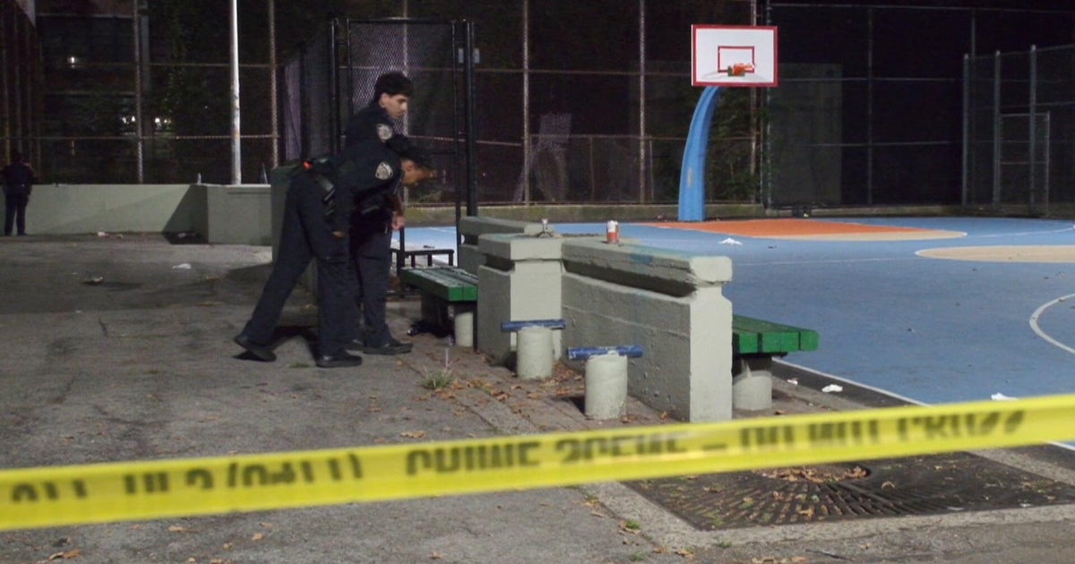 17-year-old shot in Bronx NYCHA courtyard, suspect wanted, NYPD says