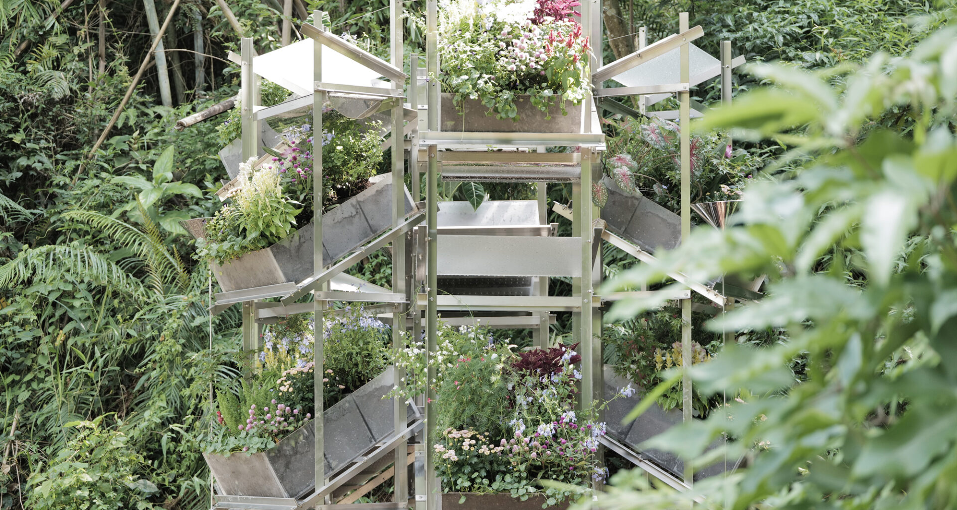 Flower Room / Office for Roundtable + JXY Studio