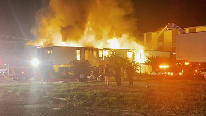 Flames, heavy damage in SW Houston apartment fire
