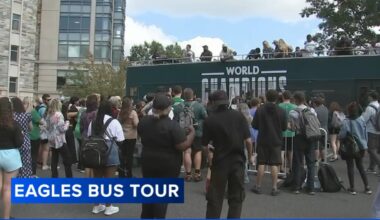 Eagles vs. Cowboys: Bus tour gets fans excited ahead of NFL season opener in South Philadelphia