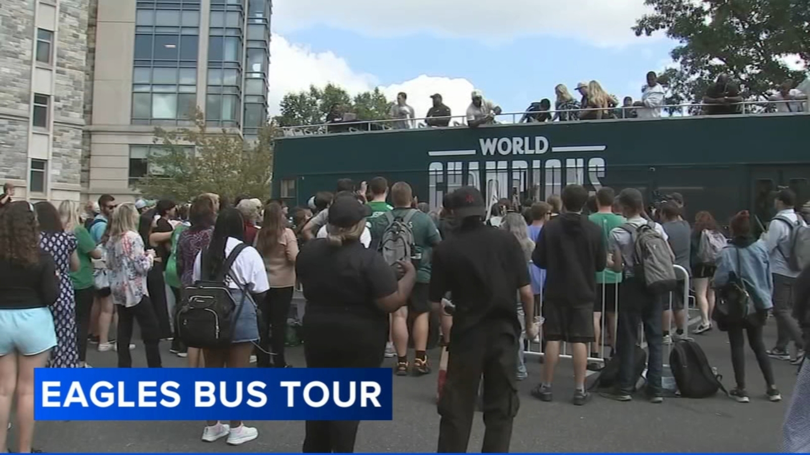 Eagles vs. Cowboys: Bus tour gets fans excited ahead of NFL season opener in South Philadelphia