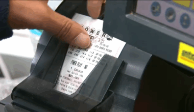 University of Houston professor breaks down Powerball odds ahead of Saturday drawing