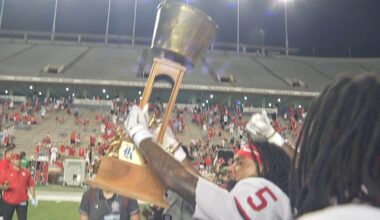 University of Houston tops Rice University in Bayou Bucket Classic 35-9, retains title for second year in a row