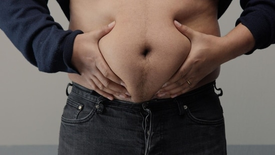 Struggling with belly fat? Your metabolism might be the culprit. (Freepik)
