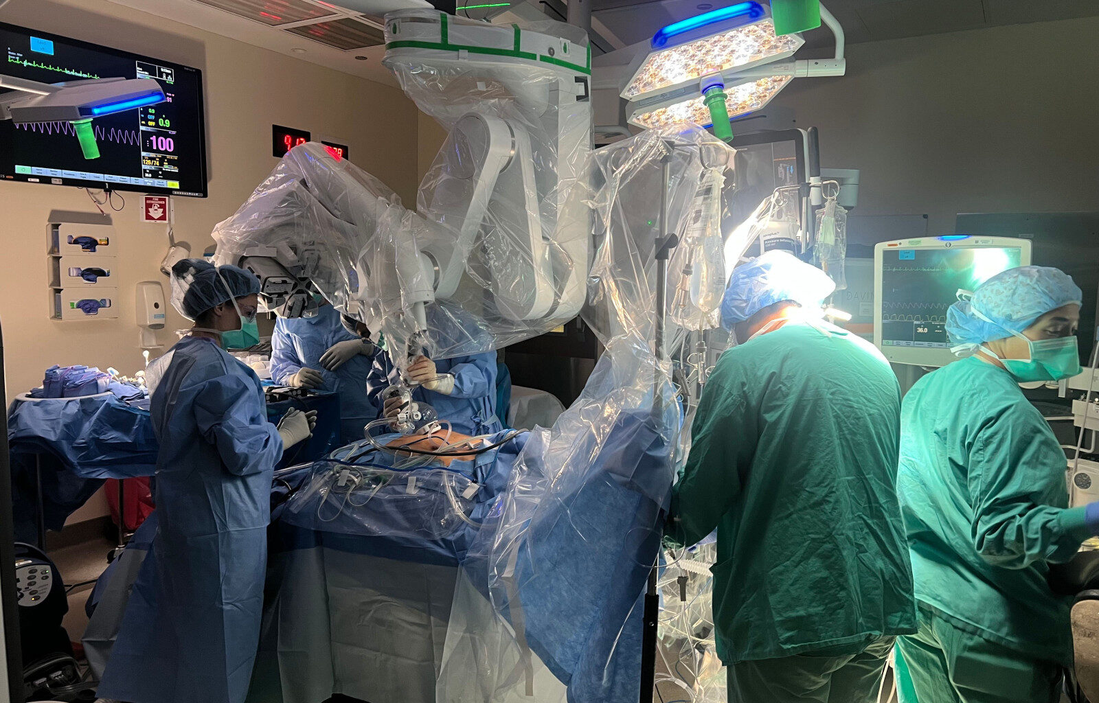 Northwestern Medicine becomes first health system in Illinois to perform single incision robotic procedures for thoracic patients