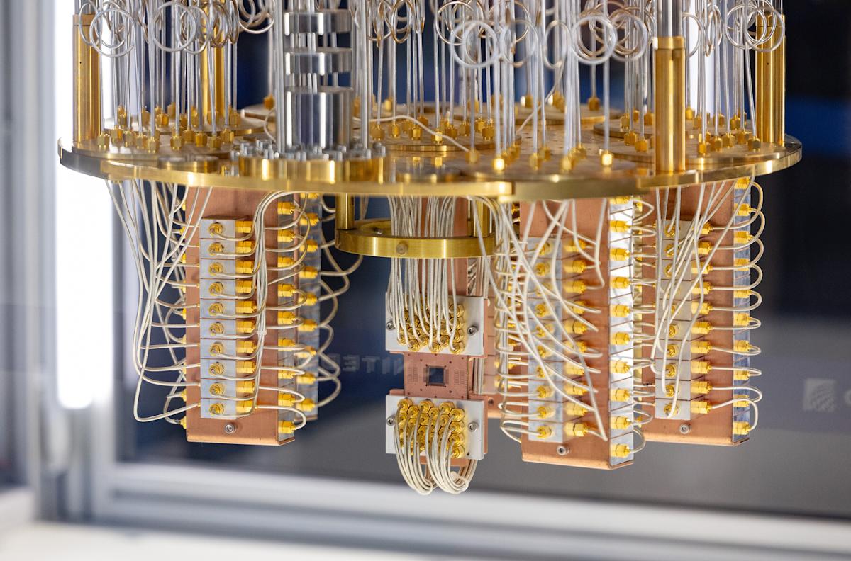 Quantum computer exhibit at O’Hare seeks to make the technology tangible