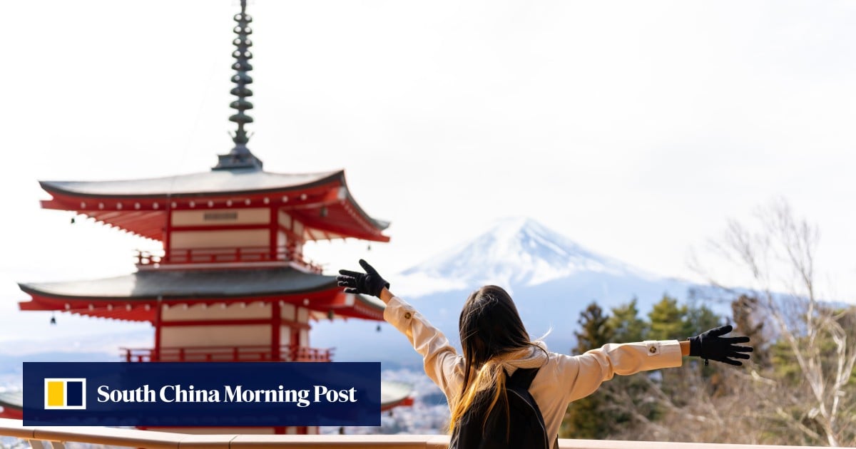 Chinese tourists splash the cash in Japan as weak yen drives travel surge