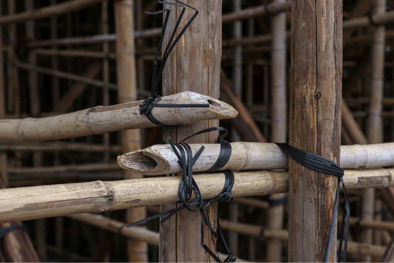 “Bamboo is not unsafe,” Ho Ping-Tak, the chairman of the workers’ union, said, emphasizing the importance of workers securely attaching themselves to bamboo structures.