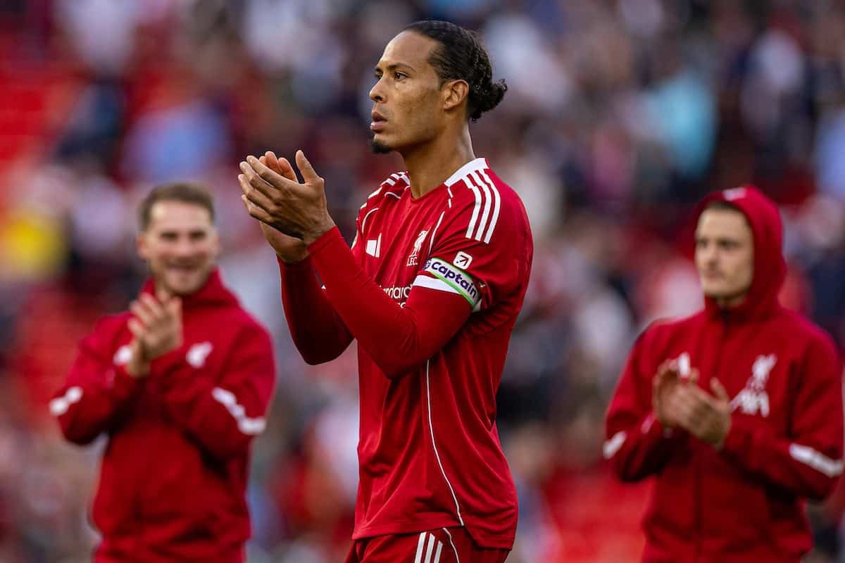 LIVERPOOL, ENGLAND - Sunday, August 31, 2025: Liverpool's captain Virgil van Dijk applauds the supporters after the FA Premier League match between Liverpool FC and Arsenal FC at Anfield. Liverpool won 1-0. (Photo by David Rawcliffe/Propaganda)