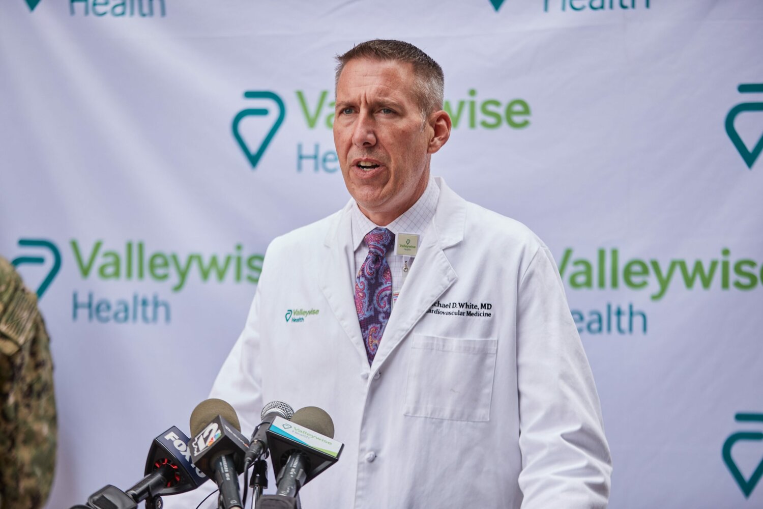 Dr. Michael White, chief clinical officer of Valleywise Health, speaks to the news media outside Valleywise Health Medical Center in Phoenix on Tuesday, Feb. 22, 2022. (Photo by Alex Gould/Cronkite News)