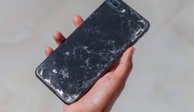 New automated kiosks in Ontario will pay you for your old phone