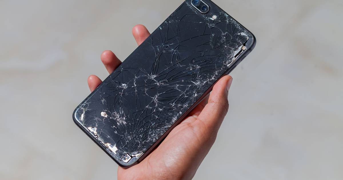 New automated kiosks in Ontario will pay you for your old phone