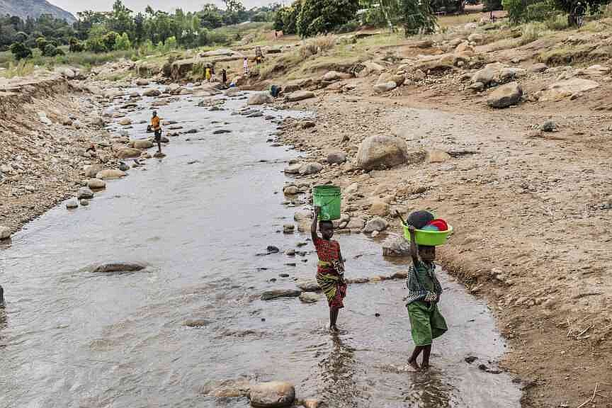Malawi farmers use AI chatbot to weather climate change