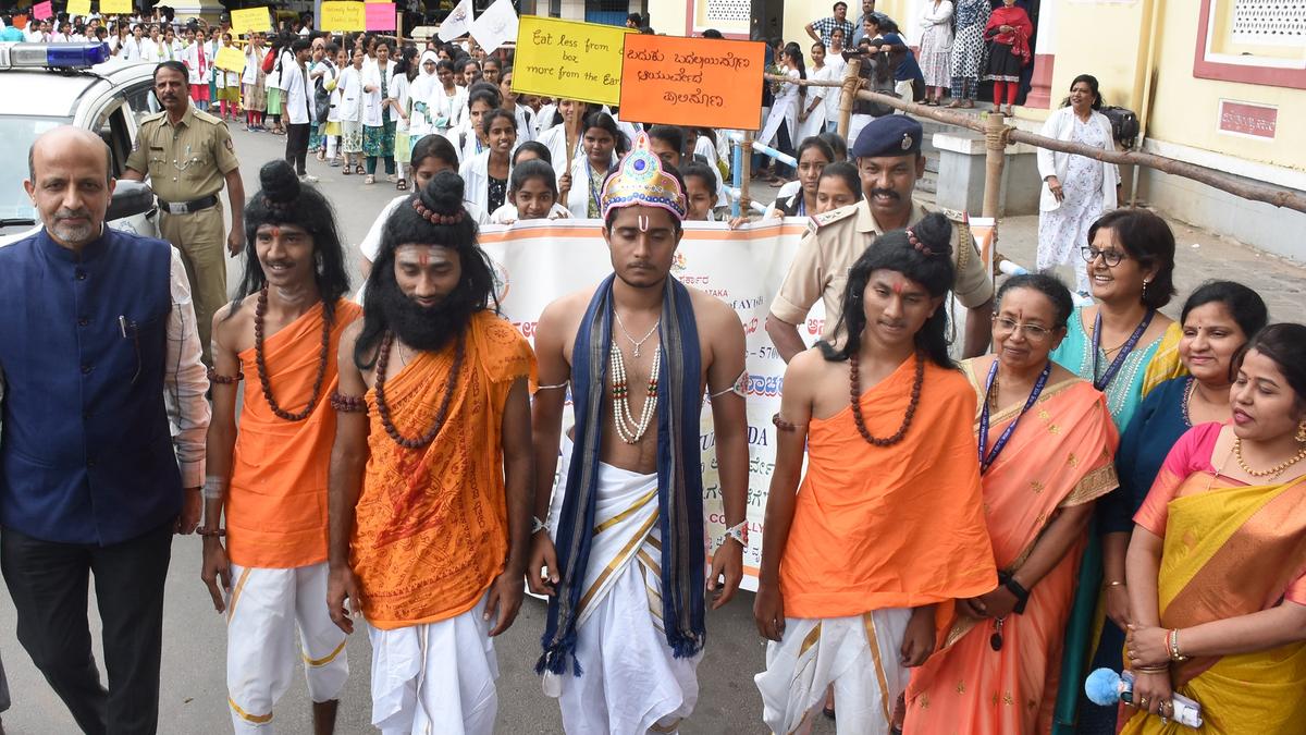 ‘Ayurpatha’ walkathon in Mysuru held on World Ayurveda Day