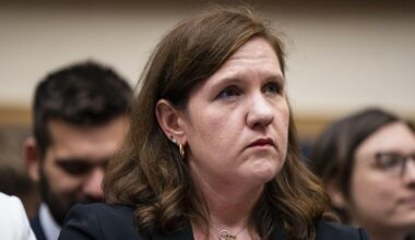 Supreme Court allows Trump to fire FTC commissioner