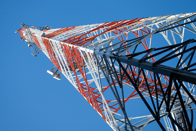 Study: Mobile networks working well but wired internet too expensive in Estonia | News