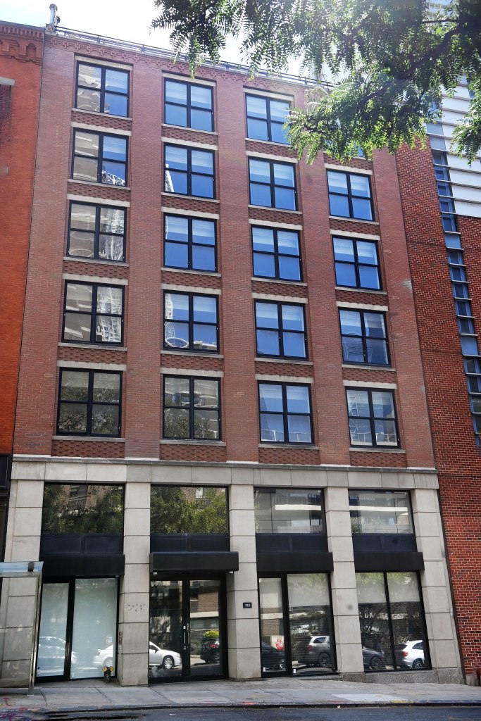 exterior of former Hampton Inn at 320 Pearl St. A judge nixed a controversial plan to open a city-run homeless shelter steps from the Peck Slip School in lower Manhattan