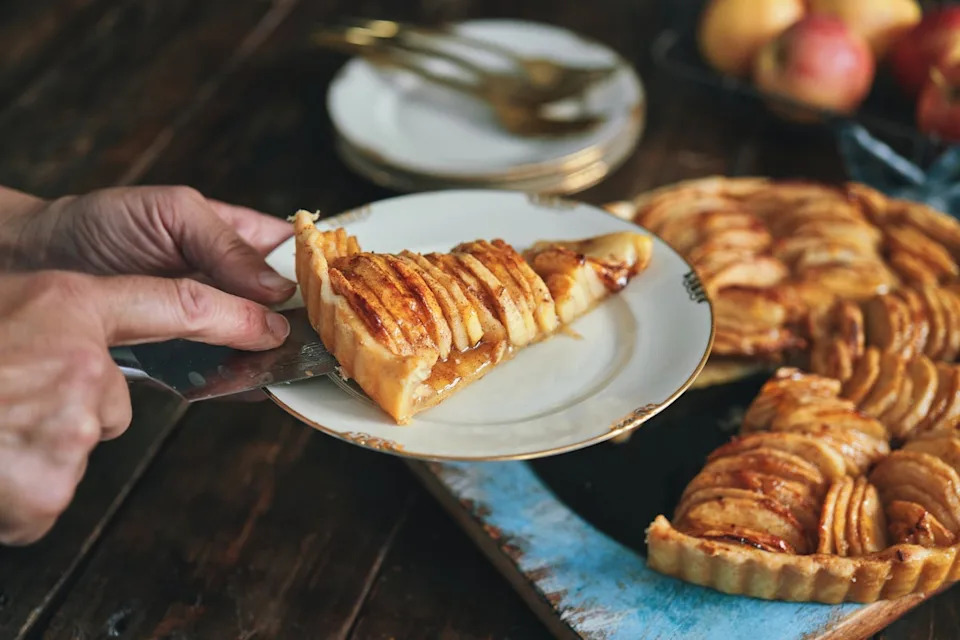 Apples can reduce blood sugar, and may be better additions to pies than pineapples (Getty Images/iStock)
