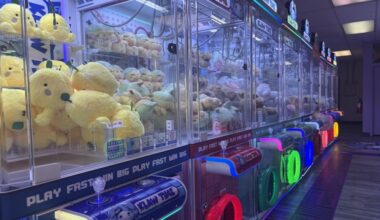 Klaw Time has 18 claw machines to win a variety of plushie prizes at its new location off of Blanco Road. (Andrew Creelman/Community Impact)