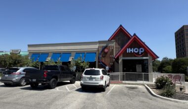 The restaurant will feature a single menu curated with popular menu items from each brand. (Parks Kugle/Community Impact)