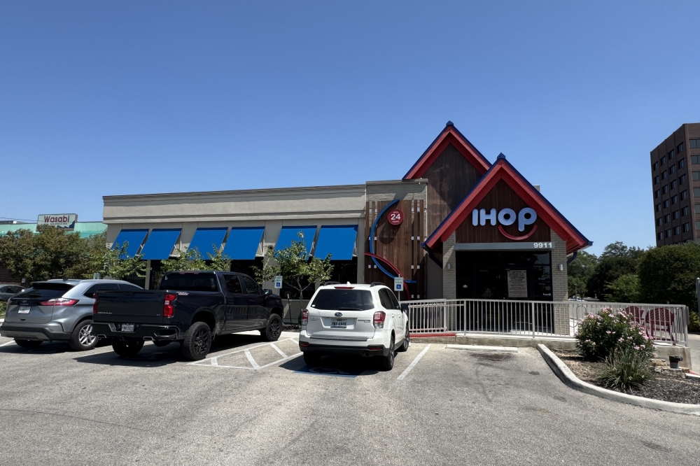 The restaurant will feature a single menu curated with popular menu items from each brand. (Parks Kugle/Community Impact)