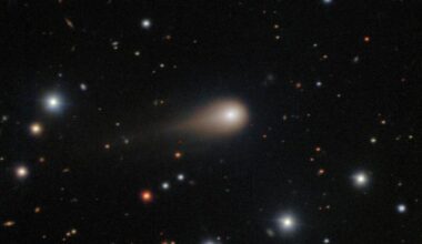 Images Show Interstellar Object 3I/ATLAS Is Now Growing a Tail : ScienceAlert