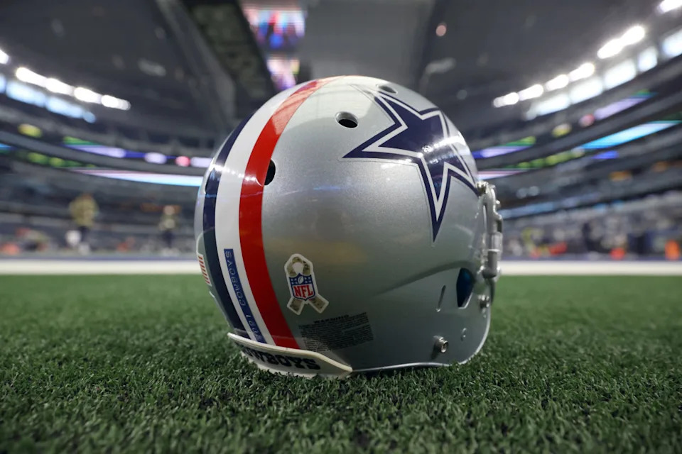 Dallas Cowboys helmet. (Photo by Tom Pennington/Getty Images)Tom Pennington&sol;Getty Images