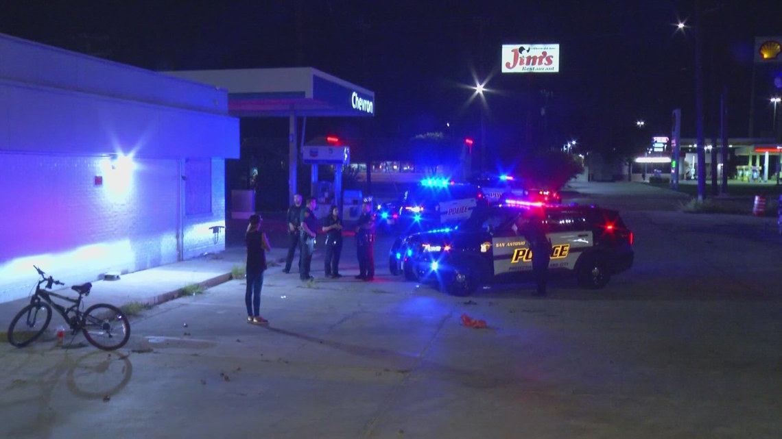 Man slashes girlfriend's foot in San Antonio