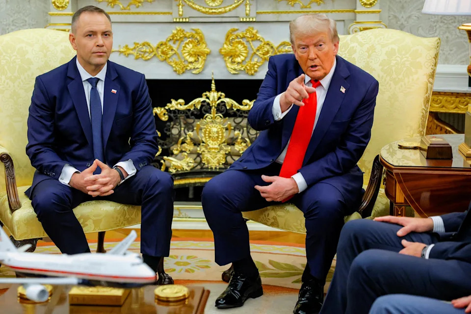 Trump's cankles on display during a meeting with the President of Poland, Karol Nawrocki. / Brian Snyder / REUTERS