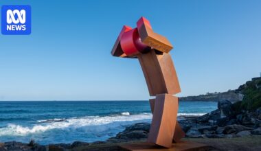 Bondi's Sculpture by the Sea offered $200,000 lifeline after financial woes